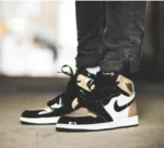 کتونی جردن وان مشکی طلایی