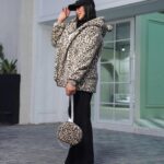 کت پوست پلنگی با کیف