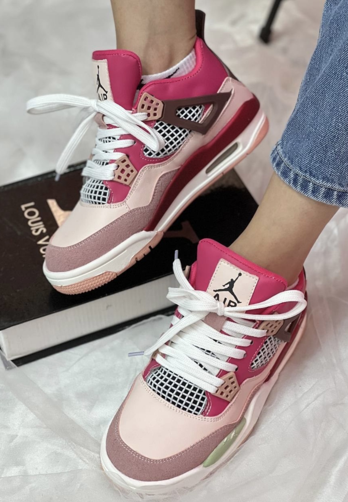 Screenshot کتونی زنانه جردن 4 b&a - Image 1