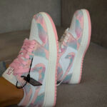 کتوني زنانه جردن وان طرحدار صورتي