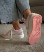 کتوني زنانه جردن وان طرحدار صورتي - Image 3