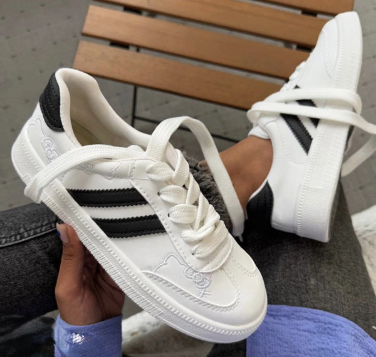 IMG_1745 (1) کفش ونس زنانه کيتی سفيد سرمه ای - Image 1