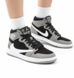 کتونی زنانه ترويس ساقدار طوسی