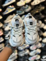 کتونی ديلاکس زنانه سفيد طوسی - Image 2