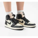 کتونی جردن ساقدار کرم مشکی ورنی