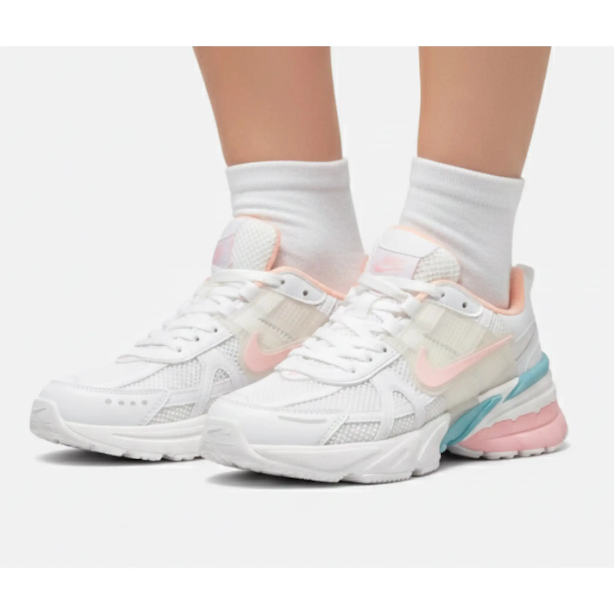 photo-output - 2025-11-24T011106.330 کتونی زنانهV2Kسفيد صورتی - Image 1