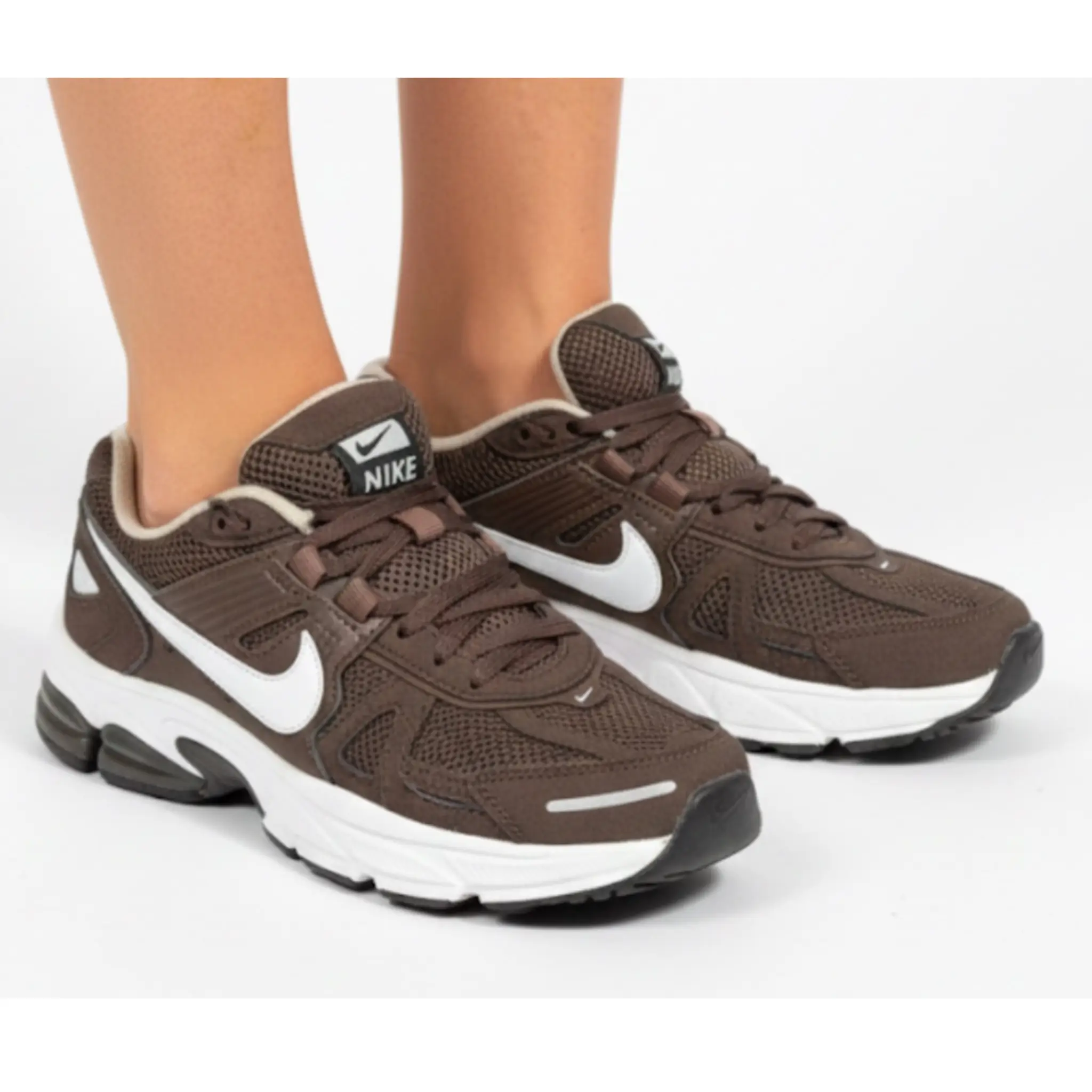 photo-output - 2025-11-24T011109.442 کتونی زنانه V2Kقهوه ای - Image 1