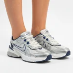 کتونی زنانه V2Kسفيد سرمه ای