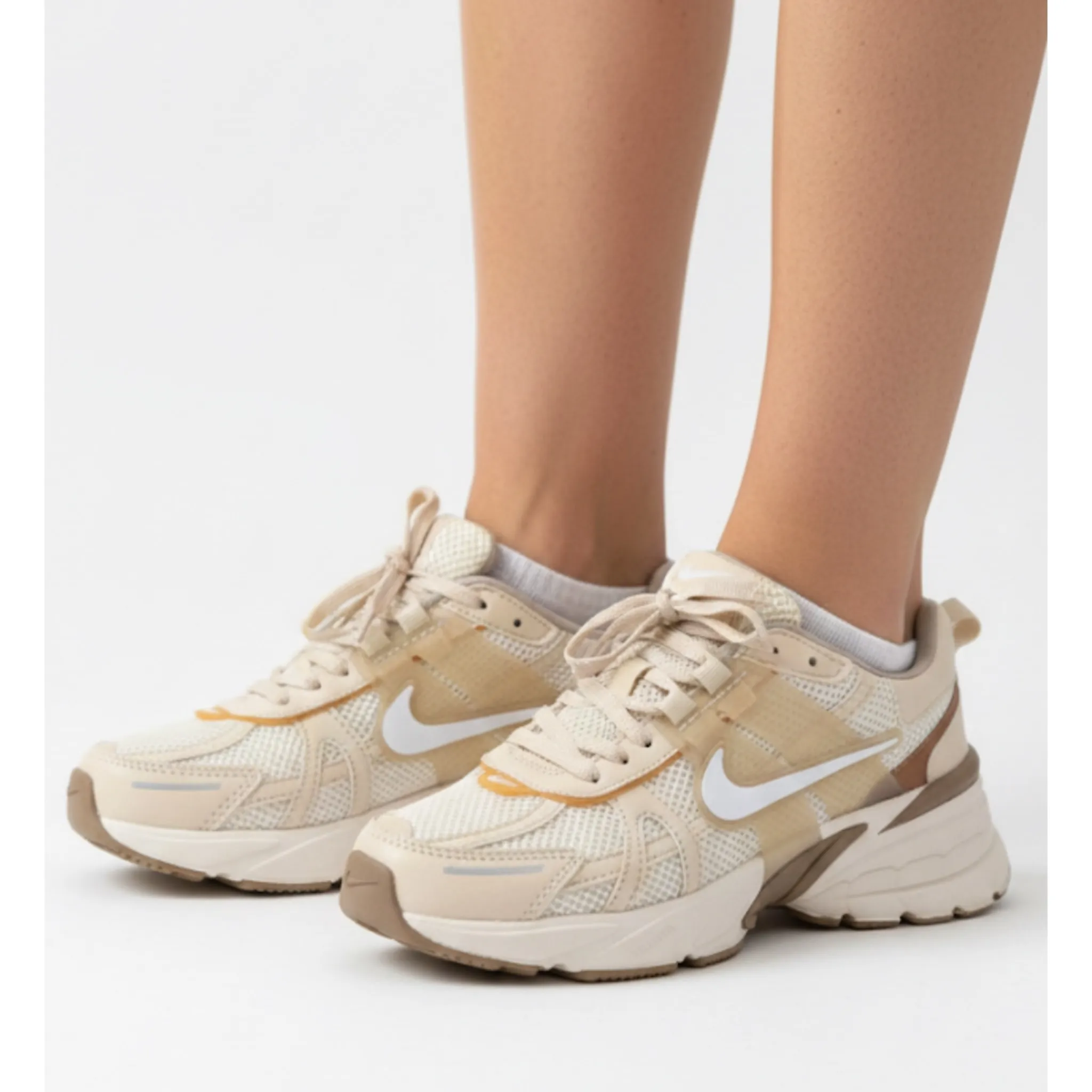 photo-output - 2025-11-28T153352.934 کتونی زنانه v2k کرم - Image 1