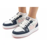 کتونی زنانه جردن وان لوويتون سرمه اي صورتی