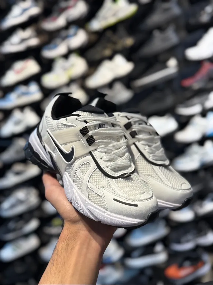 IMG_1563 کتونی زنانه V2Kسفيد بغل مشکی - Image 1