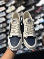 کتونی ترويس مردانه سفيد سرمه ای - Image 2