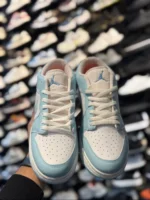 کتونی جردن وان مردانه سفيد آبی آسمانی - Image 3