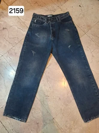 نمای کامل شلوار بگ مردانه 2159 با جین تیره، فرم آزاد و شست‌وشوی خاص روی پارچه