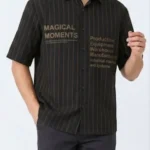پیراهن آستین کوتاه magical مشکی با طرح متنی موجود در mezonrome.com